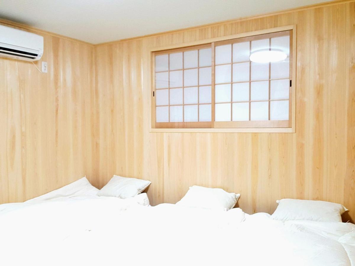 Apartment Izawa Osaka: Cozy Group Near Universal Japan