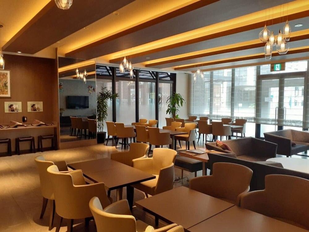Shinsaibashi Grand Hotel 3*