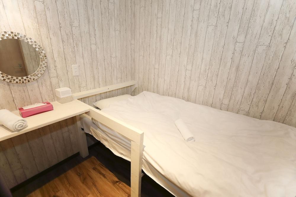Nerarel Namba Hostel *