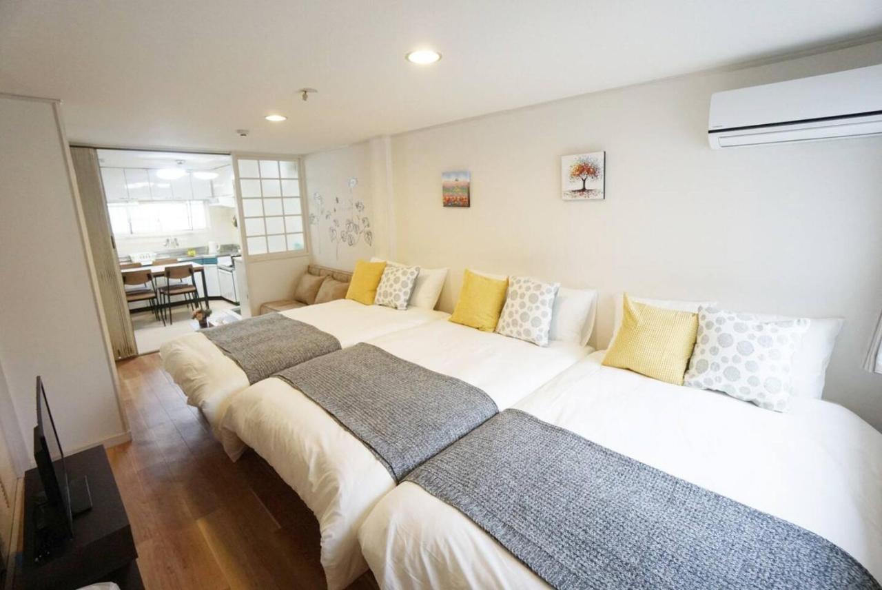 Apartment House White Mansion 401