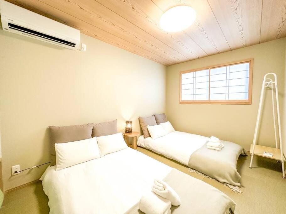 全新～和風獨立屋*兩浴兩衛*商店街*大型超市*車站4分鐘*機場鐵路35分鐘直達 提供接送機/導遊服務 * Osaka