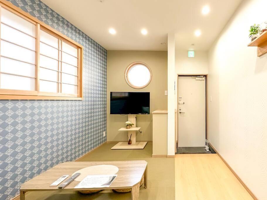 Holiday home 全新～和風獨立屋*兩浴兩衛*商店街*大型超市*車站4分鐘*機場鐵路35分鐘直達 提供接送機/導遊服務 *