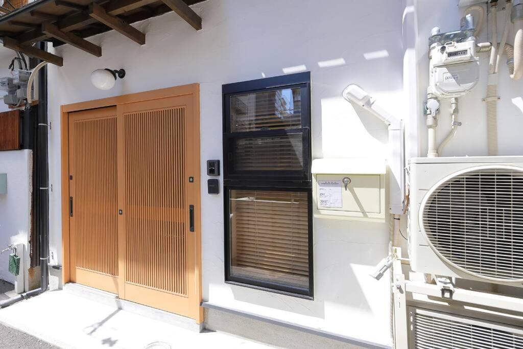 Komichi Apartment *