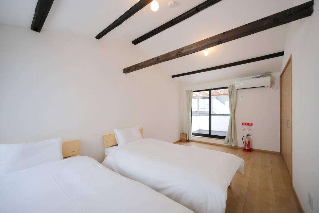 Komichi Apartment *