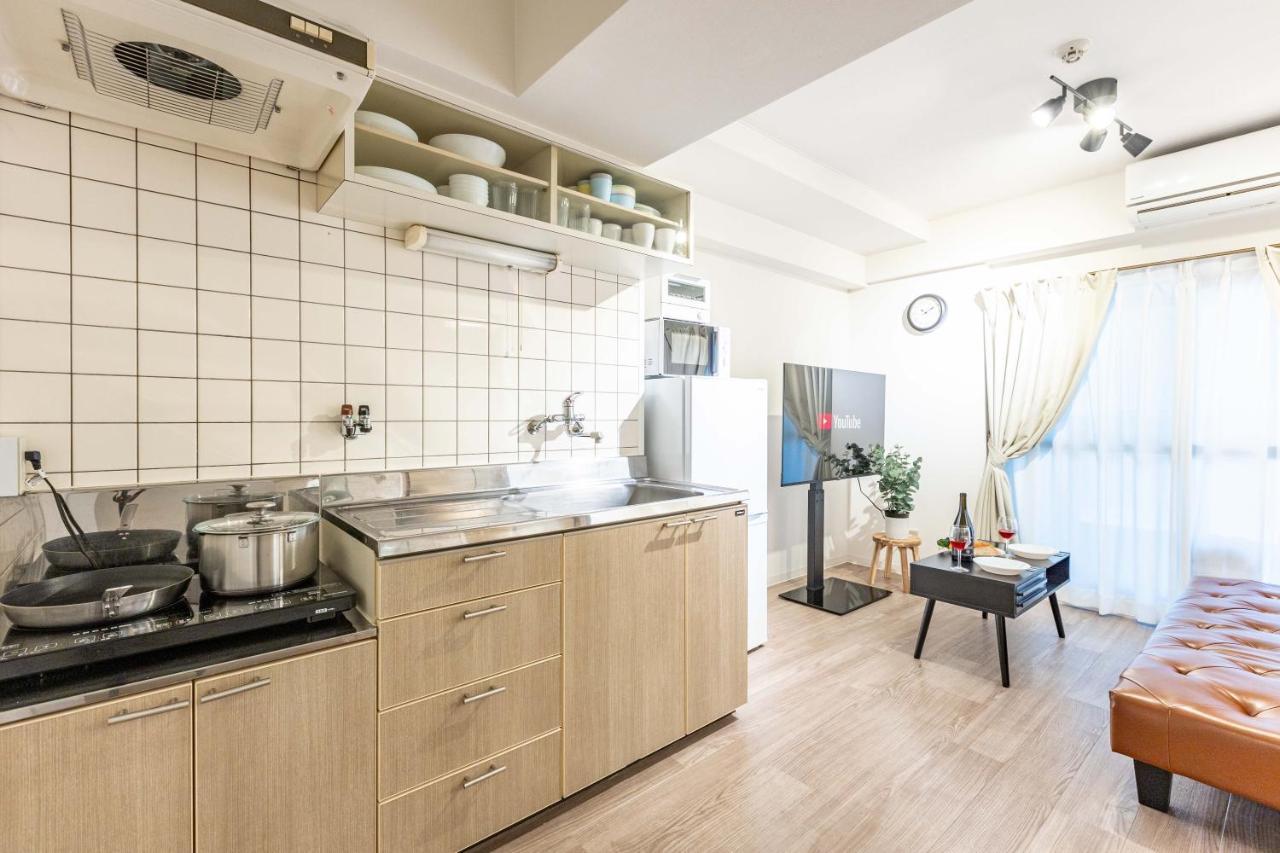 Apartment River Side Namba 202