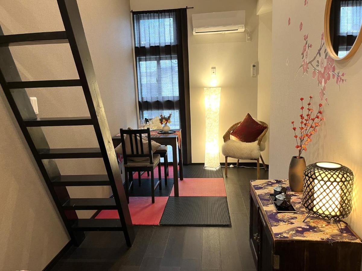 Holiday home New-130m2 With 5toilets & 4 Showers-namba And Usj Nearby *
