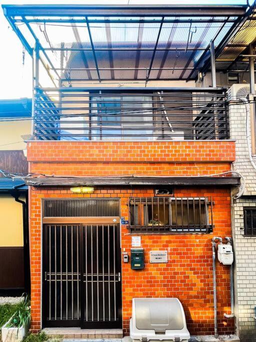 Pousada 静かな住宅街、商店街横の戸建て　ベッド4台　最大8名様まで Osaka