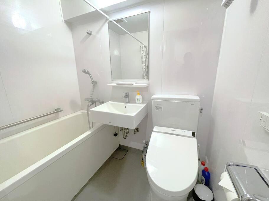 Nipponbashi Dotonbori Retreat: Central Comfort Near Markets Apartment *