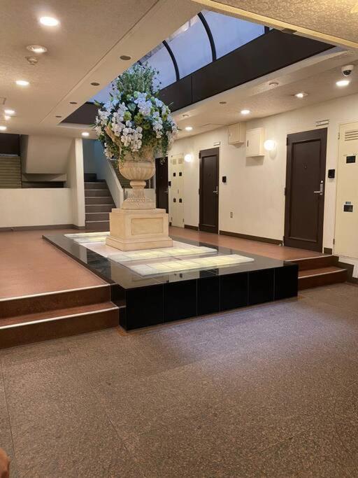 Nipponbashi Dotonbori Retreat: Central Comfort Near Markets Apartment