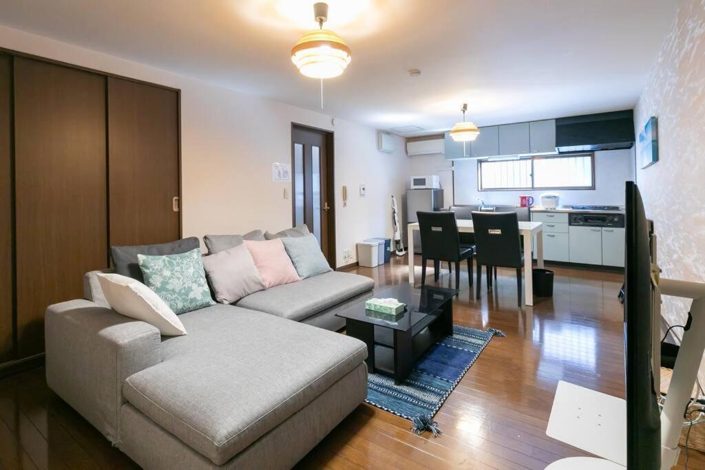 広々戸建貸切11名様/jr寺田町徒歩3分/各線天王寺駅徒歩15分 Apartment *