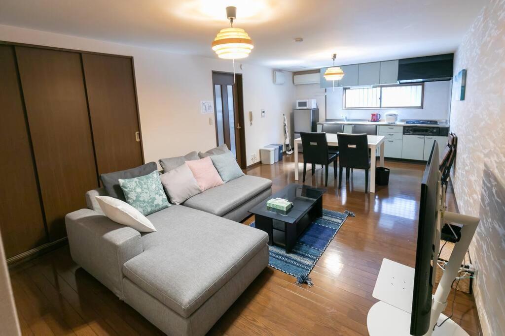 広々戸建貸切11名様/jr寺田町徒歩3分/各線天王寺駅徒歩15分 Apartment