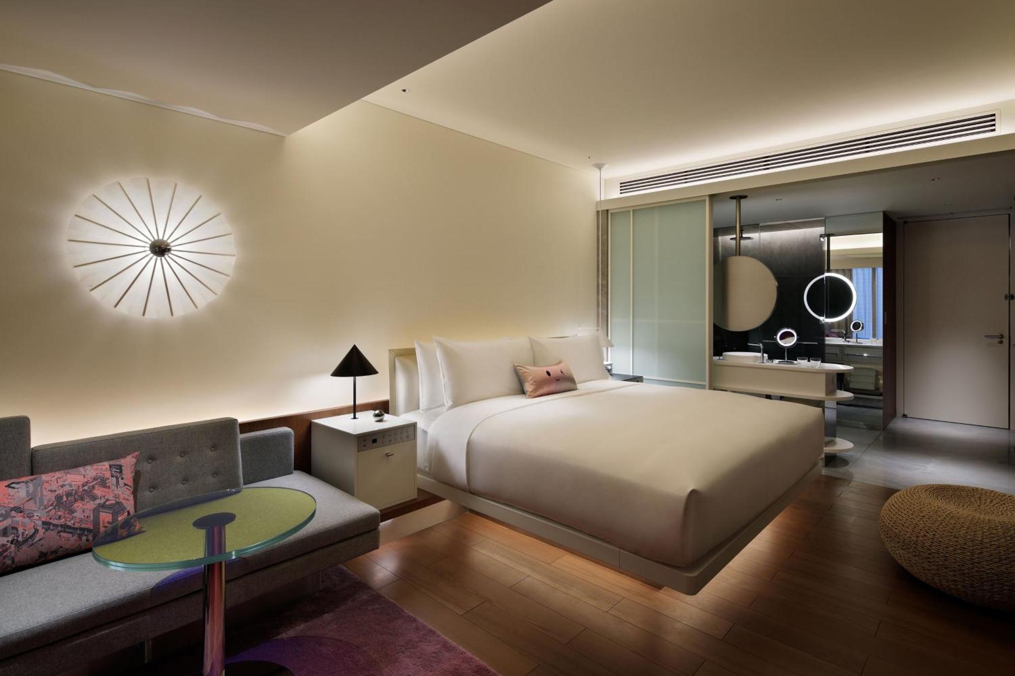 W Hotel 5*