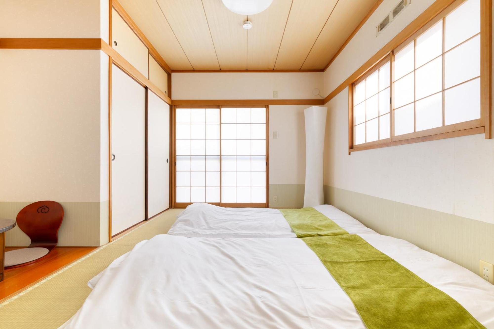 Apartment Umeda 15 Min, Airport 40 Min, Usj 30 Min, Quiet Residential Neighborhood 5ldk Japanese Style House For Groups And Families *