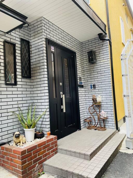 Apartment 梟の宿 岛之内3号馆 步行200m至道顿堀! 徒步5分钟日本桥站! 心斋桥8分钟 黑门市场15分种徒步圈内 !中央区240平方5间房可住20人