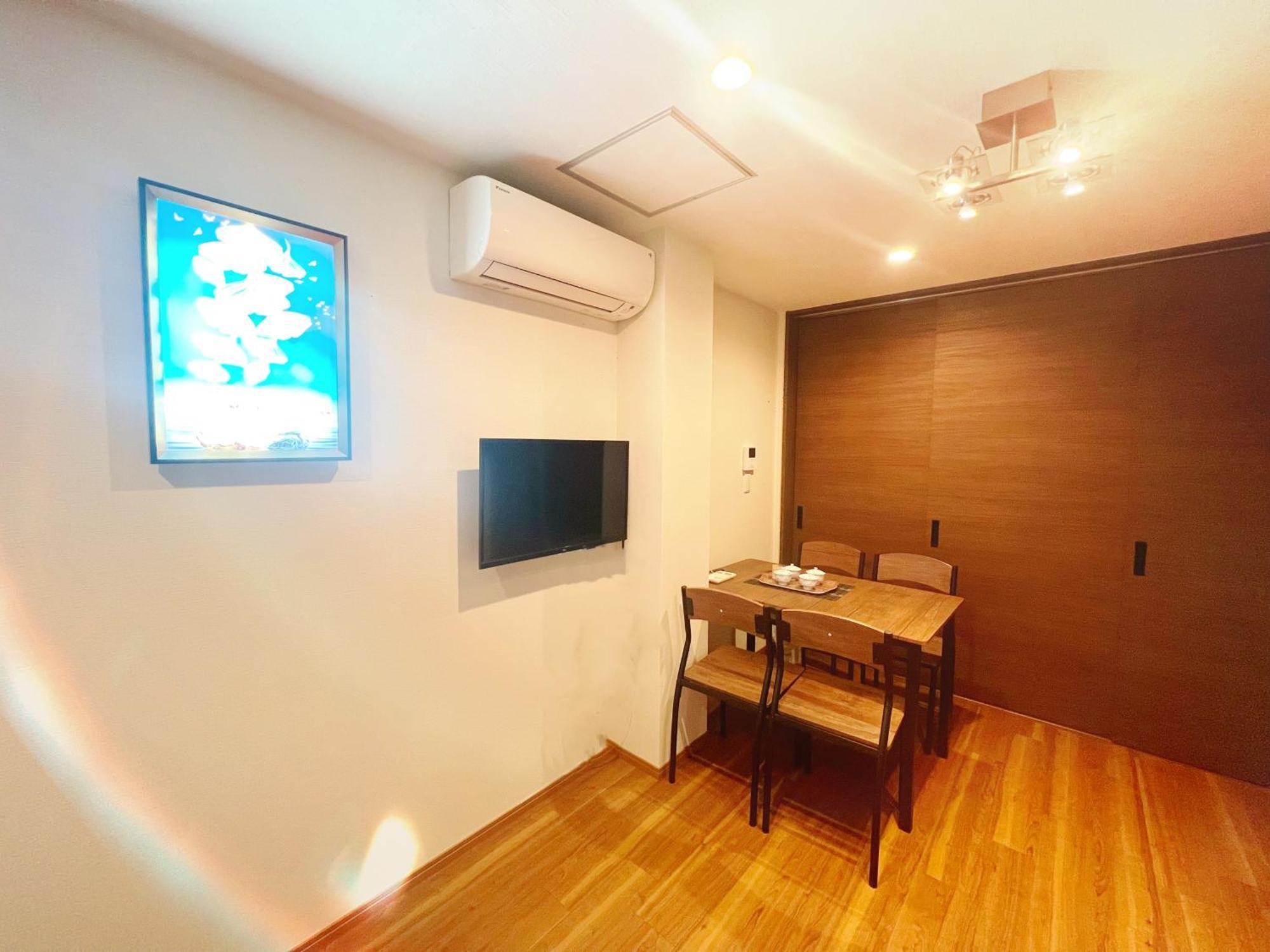 Guest house 三人间-中央区-心斋桥-道顿堀-梅田-大阪城公园-黑门市场-京都-神户-奈良-usj-车站200m-独立卫浴-房间宽敞 Osaka