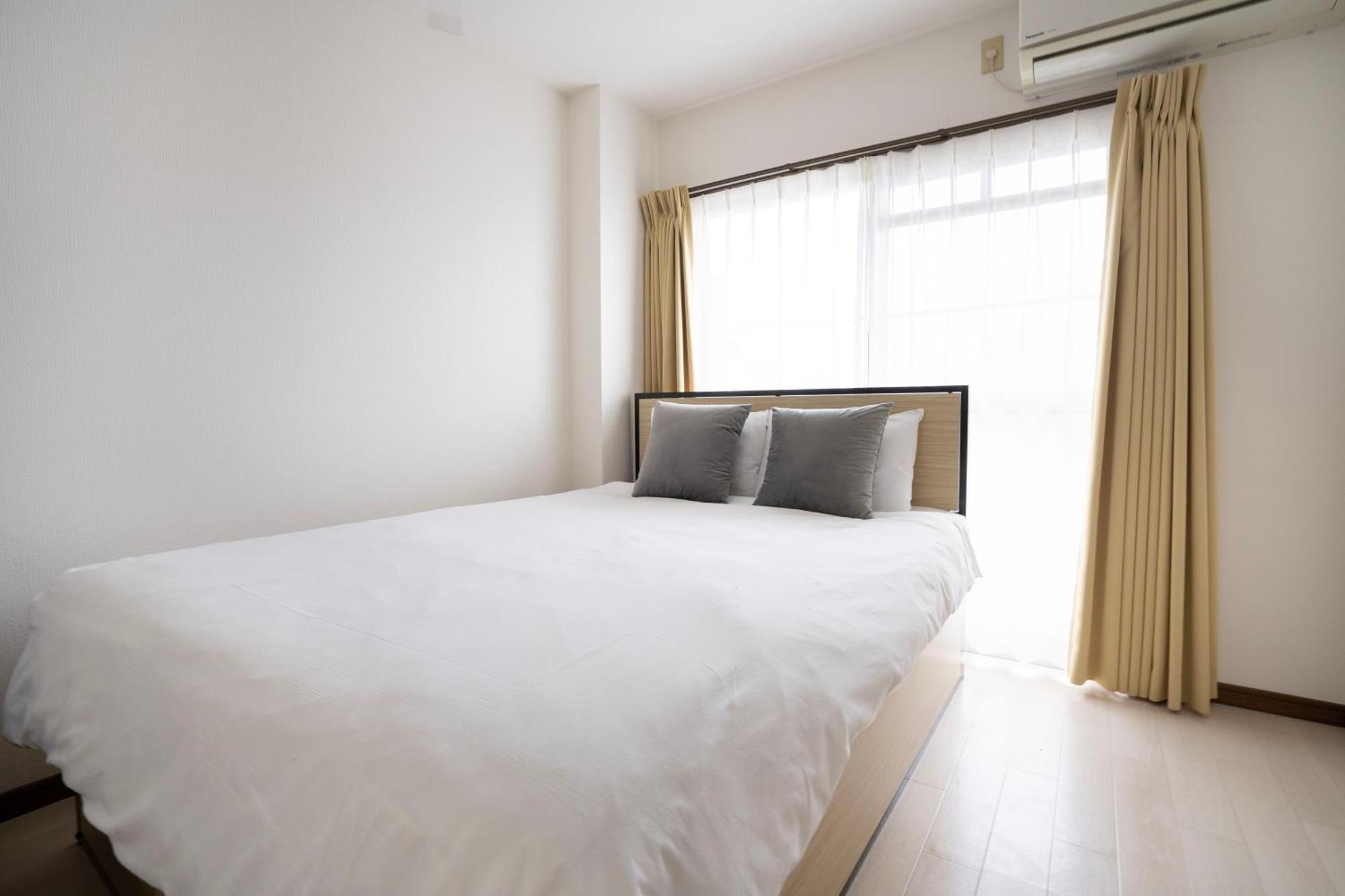 Megadome West Apartment *