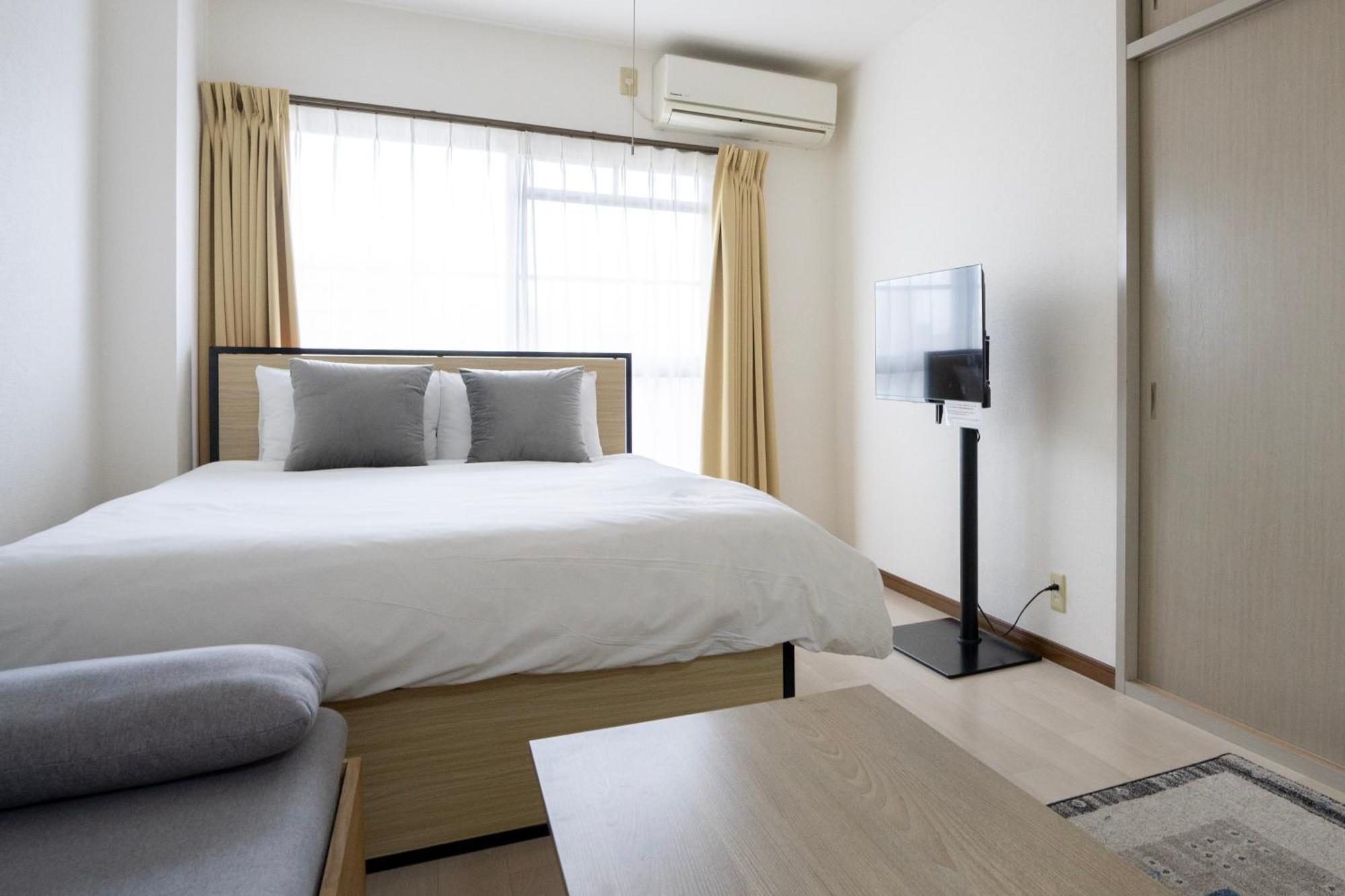 Megadome West Apartment *