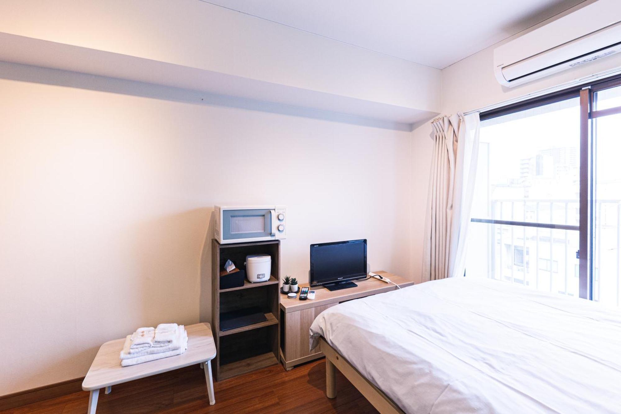 Apartment 702 道頓堀側のお部屋 中心地へのアクセス抜群 ダブルベッド1台 お布団1枚