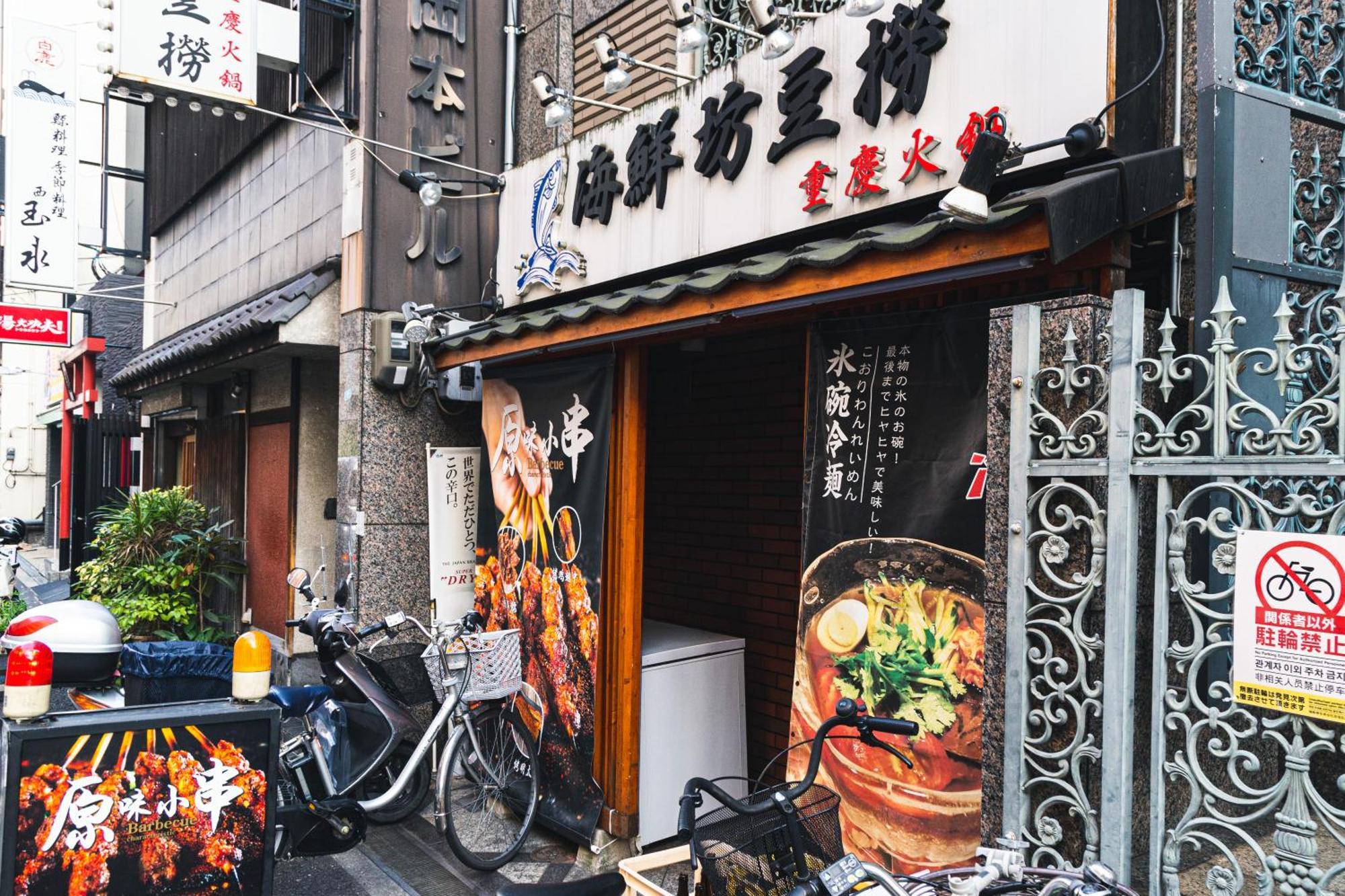 702 道頓堀側のお部屋 中心地へのアクセス抜群 ダブルベッド1台 お布団1枚