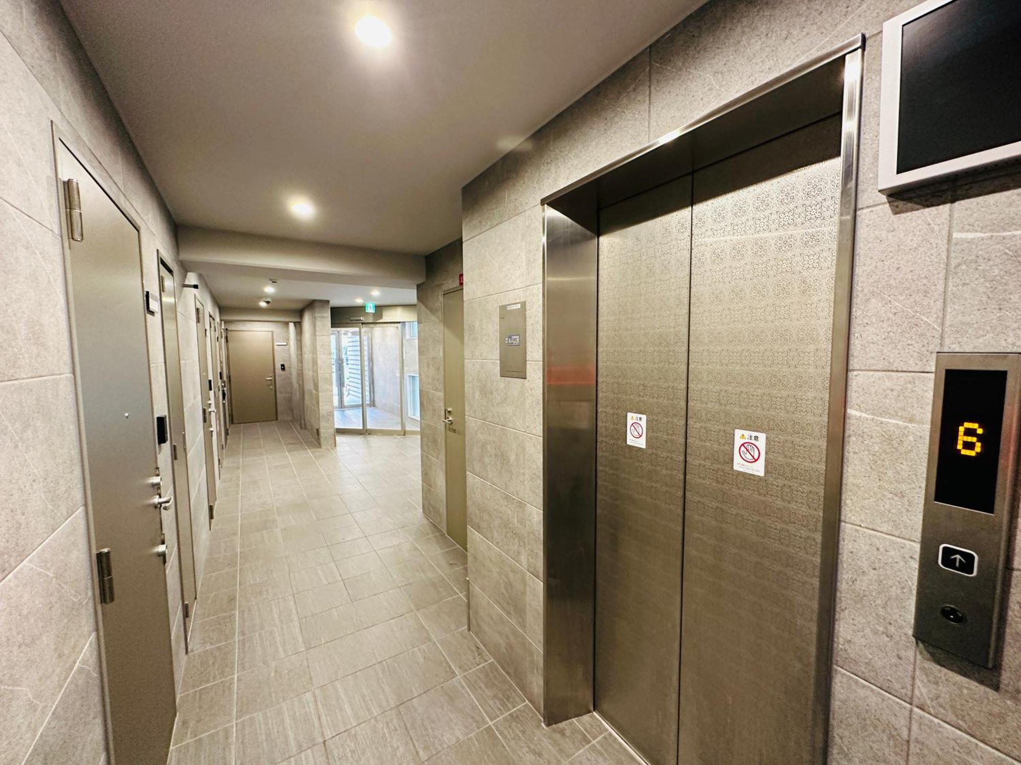Apartment 1102黒門市場1分!道頓堀まで徒歩8分!心斎橋まで徒歩9分!関西空港とusj直行電車バスあり *