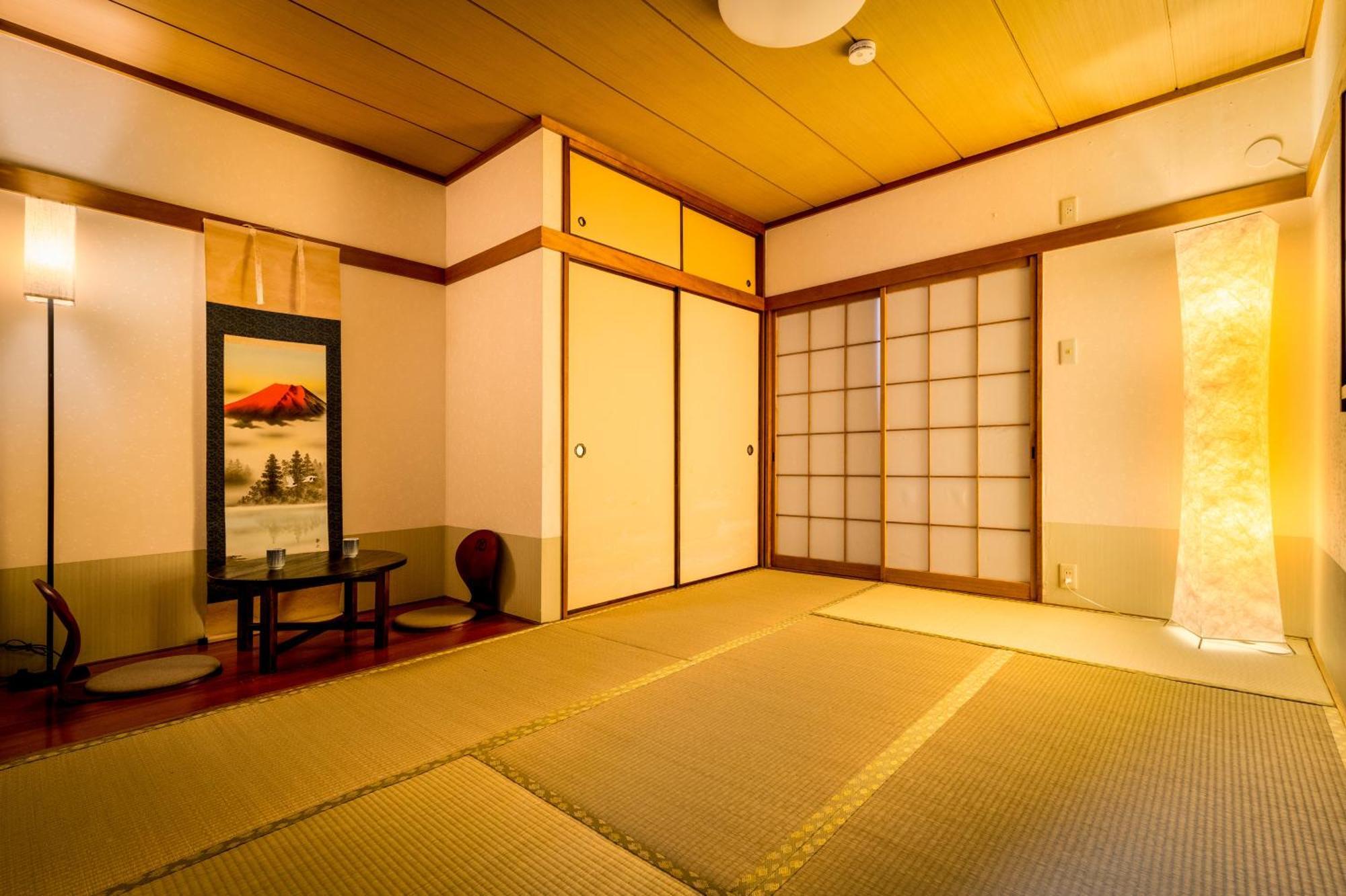 Umeda 15 Min, Airport 40 Min, Usj 30 Min, Quiet Residential Neighborhood 5ldk Japanese Style House For Groups And Families Apartment *