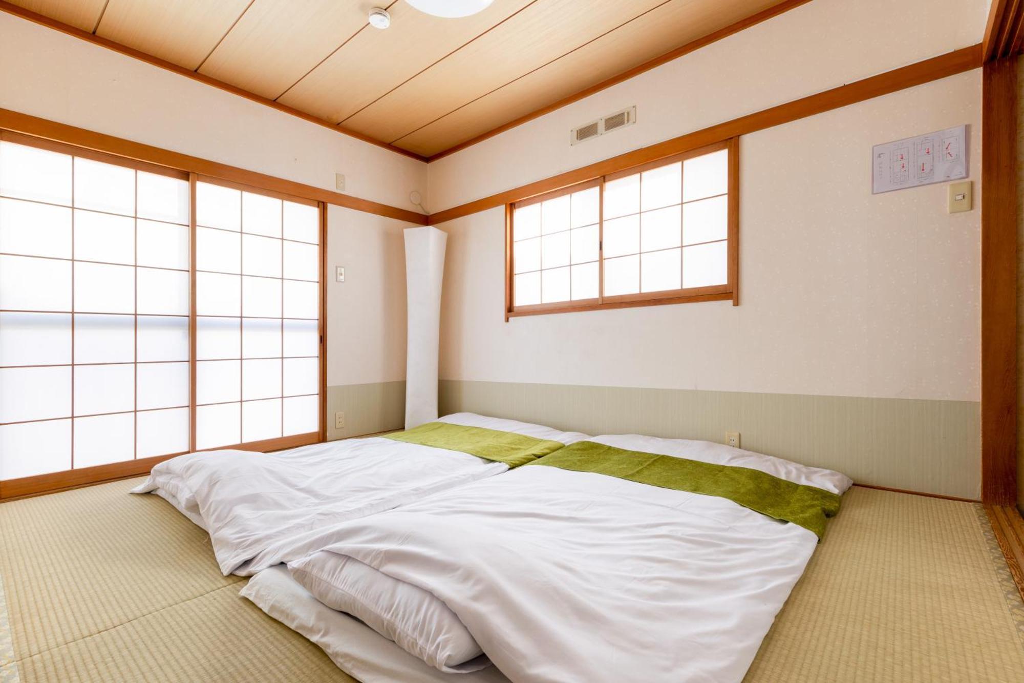 Umeda 15 Min, Airport 40 Min, Usj 30 Min, Quiet Residential Neighborhood 5ldk Japanese Style House For Groups And Families Apartment Osaka