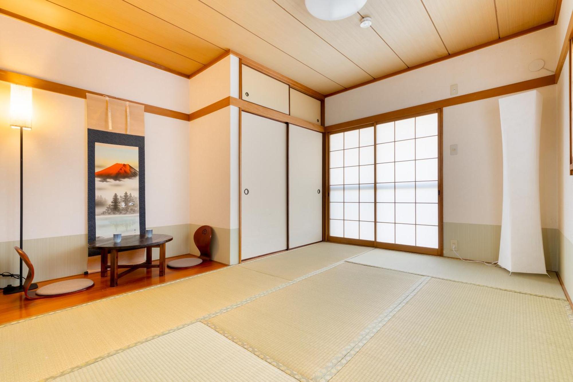 Umeda 15 Min, Airport 40 Min, Usj 30 Min, Quiet Residential Neighborhood 5ldk Japanese Style House For Groups And Families Apartment Osaka