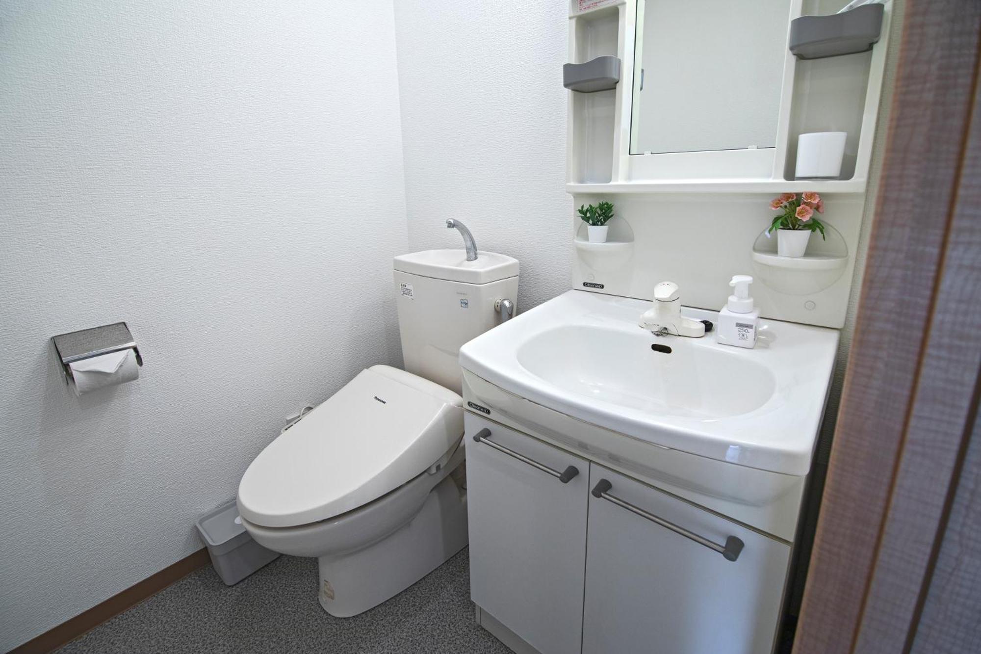 Namba 3 Min Walk From Imamiya Or Daikokucho Station *