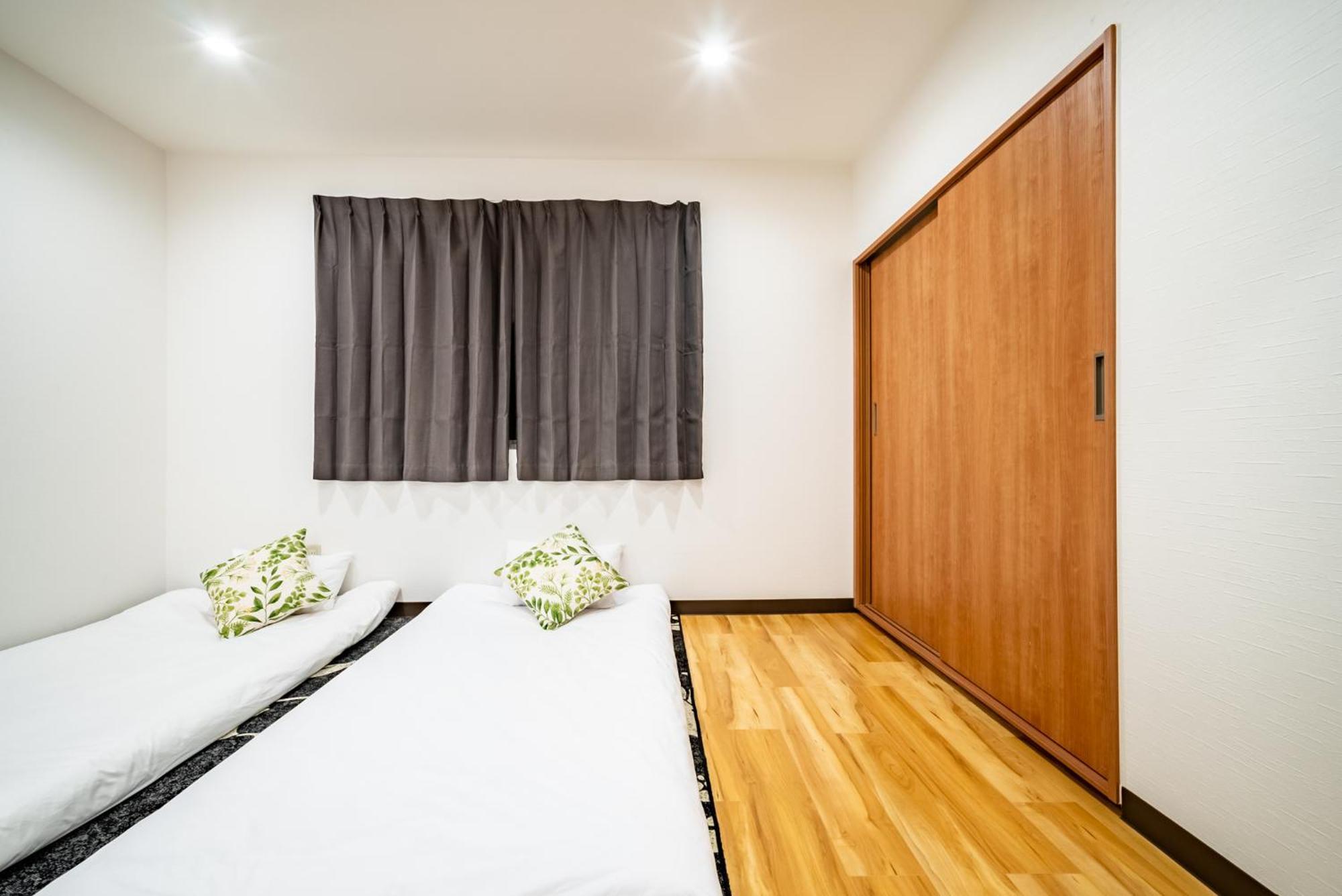Apartment 梟の宿 岛之内2号馆 步行200m至道顿堀! 徒步5分钟日本桥站! 心斋桥8分钟 黑门市场15分种徒步圈内 !中央区66平方2间房可住7人