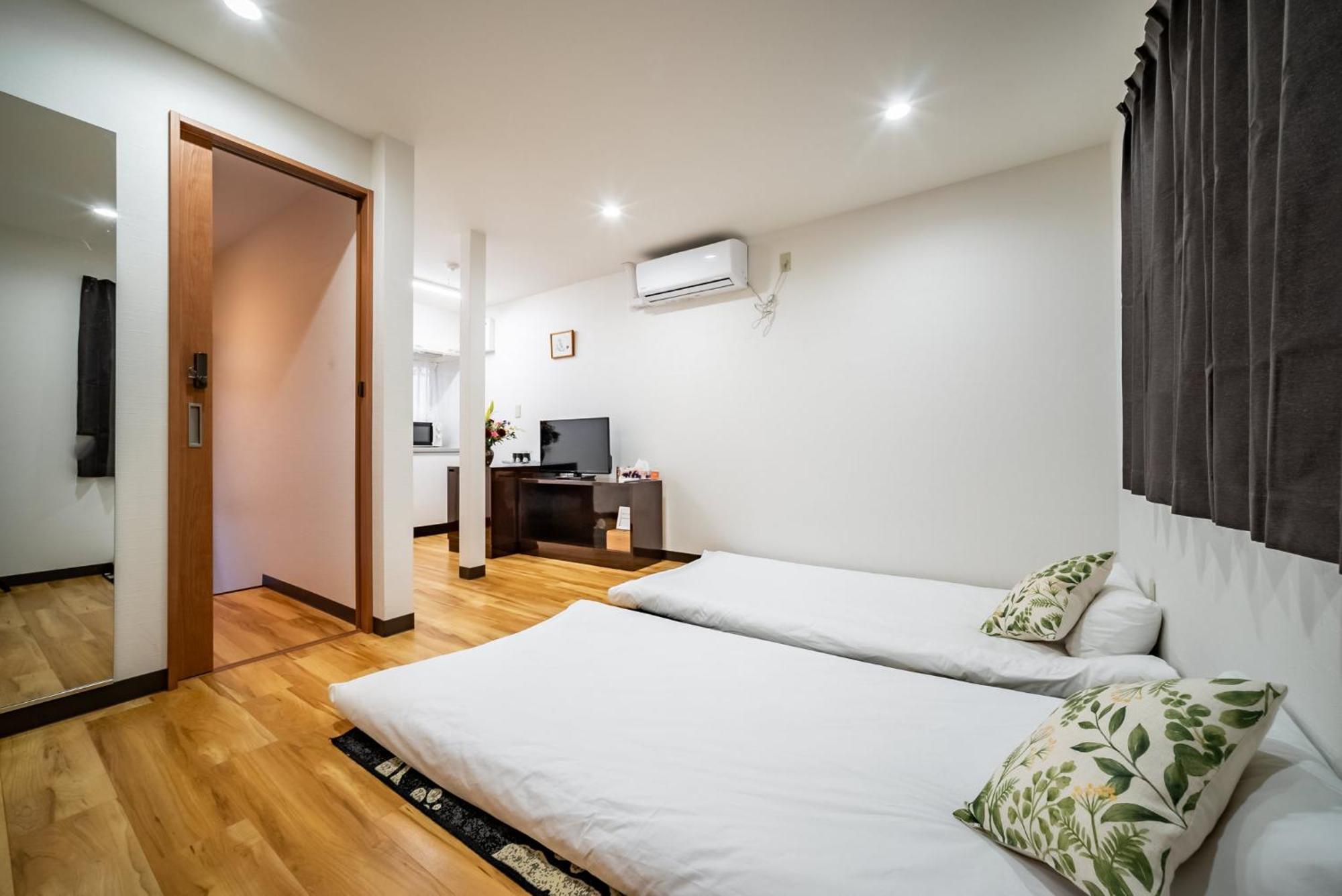 Apartment 梟の宿 岛之内2号馆 步行200m至道顿堀! 徒步5分钟日本桥站! 心斋桥8分钟 黑门市场15分种徒步圈内 !中央区66平方2间房可住7人 *