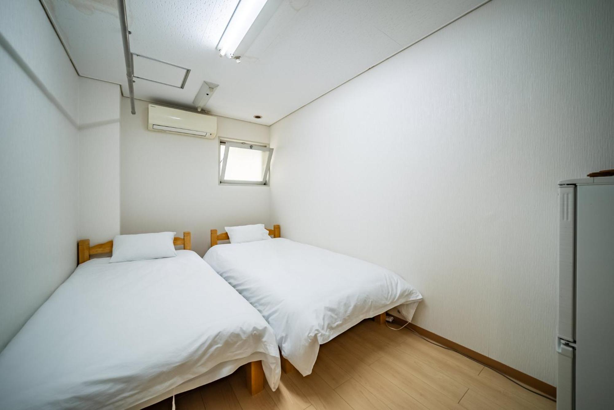 Apartment 梟の宿 岛之内1号馆 步行200m至道顿堀!徒步5分钟日本桥站! 心斋桥8分钟 黑门市场15分种徒步圈内 !中央区古风民宅220平方6间房可住20人