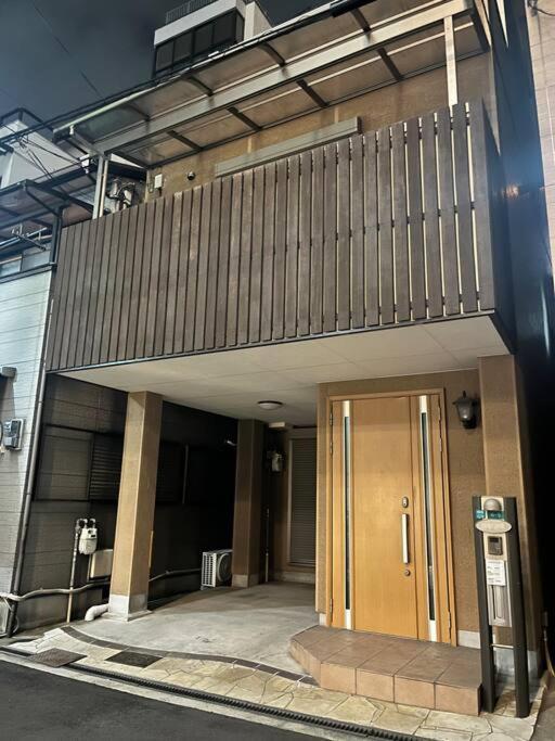 Apartment New【駅から2分】usj空庭難波梅田まで10分!まるごと一軒家貸し切り!大人数宿泊可能!駐車場有 *