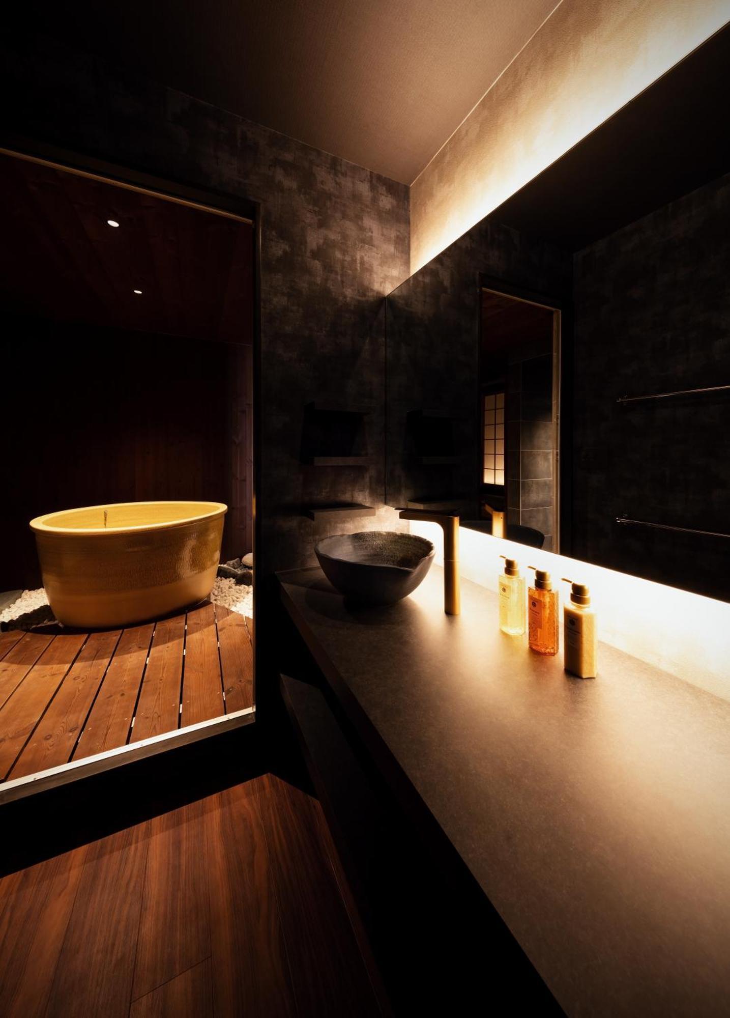 古今 天下茶屋 With A Private Parking Lot And A Half Open-air Bath And Direct To Kix *
