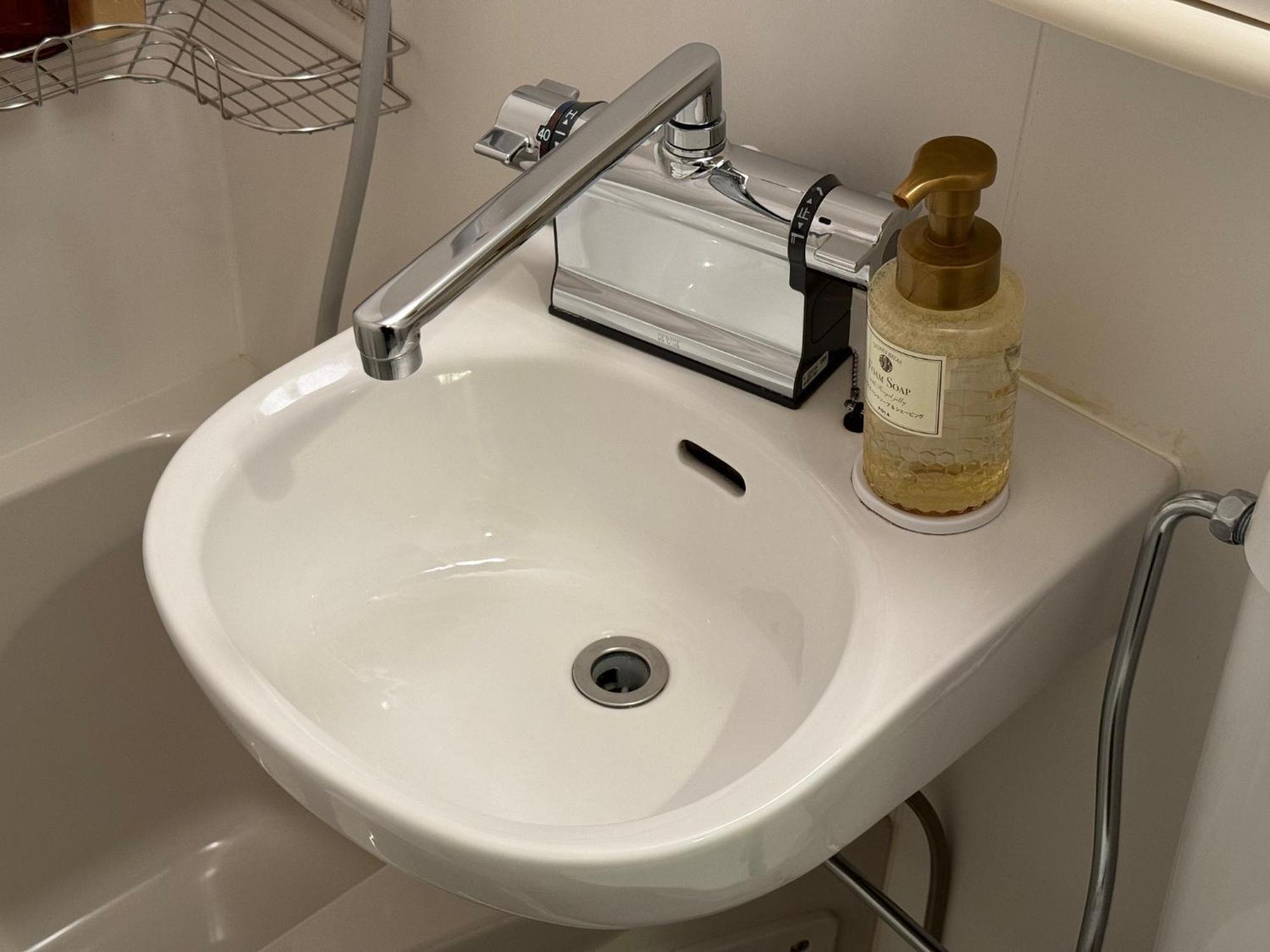 R Hotel-the Atelier Shinsaibashi East 3*