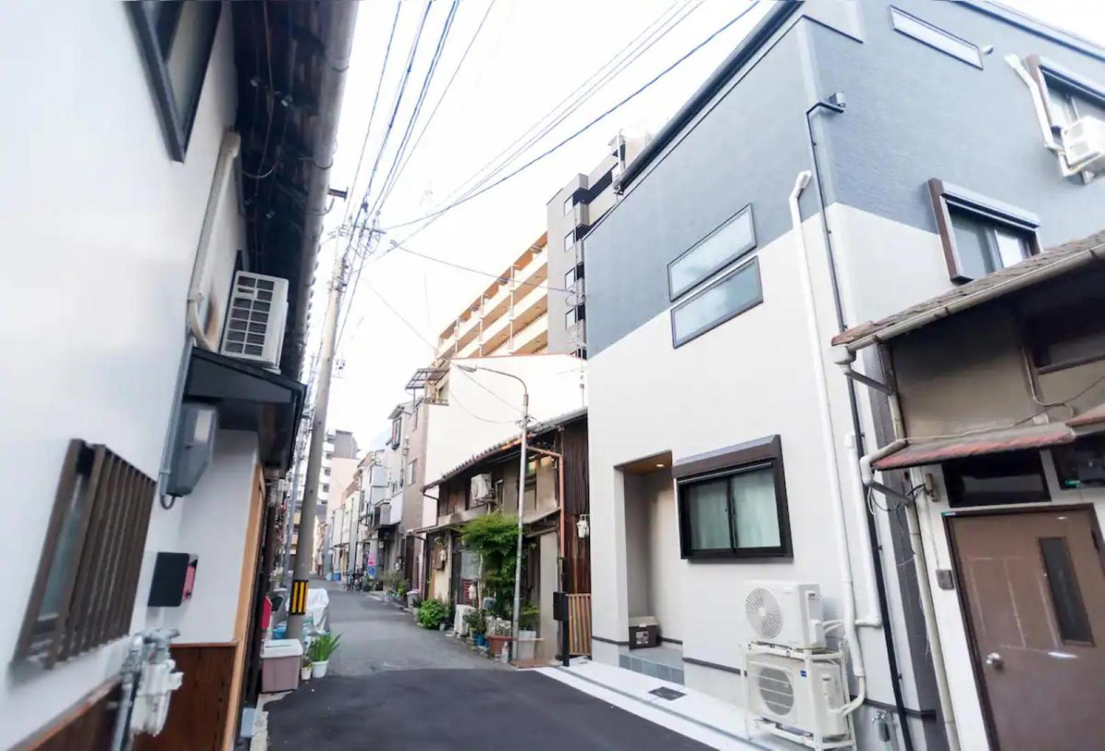 Apartment Exhibit House Shinsekai *