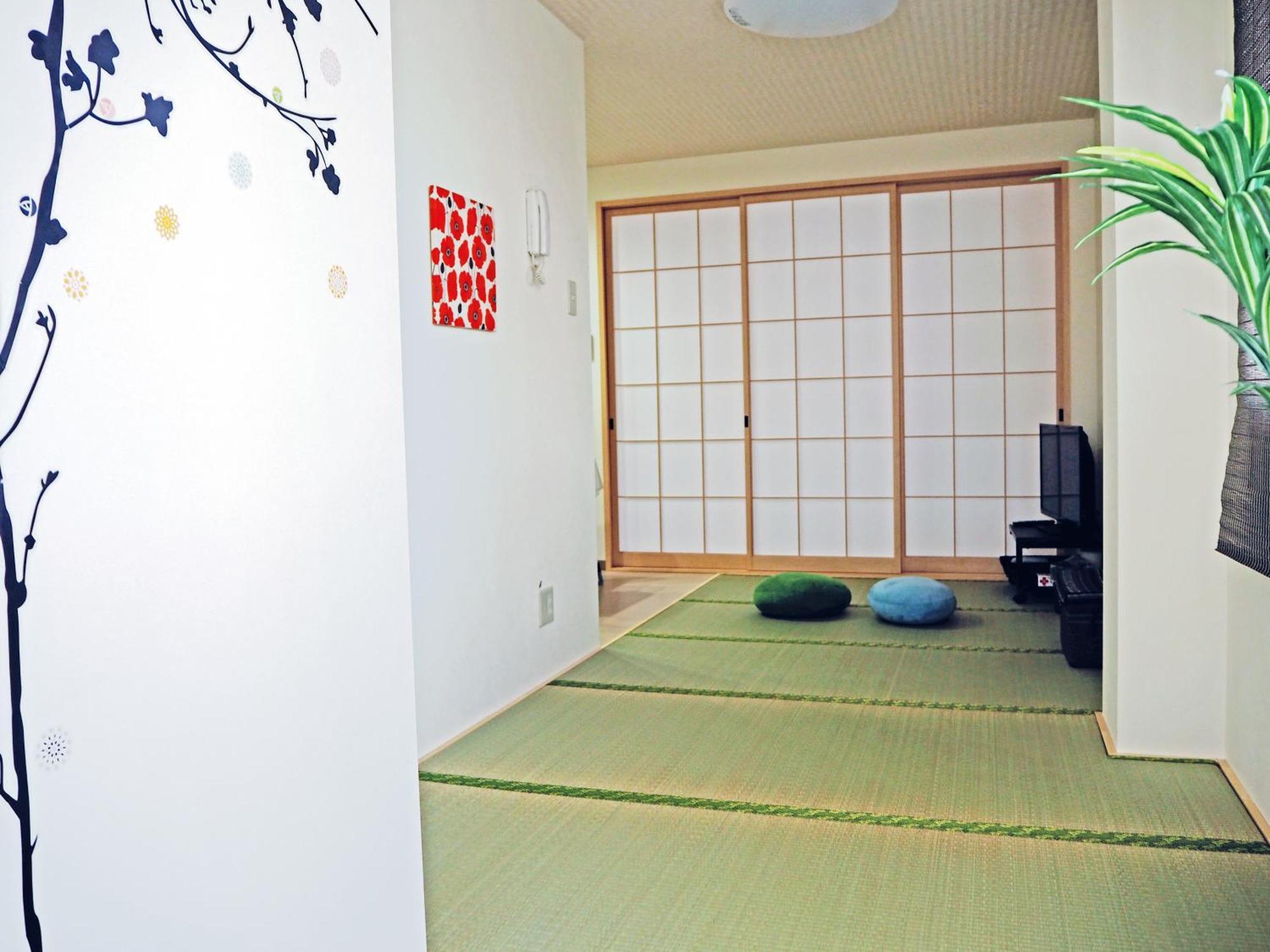 Apartment Shinsaibashi East *