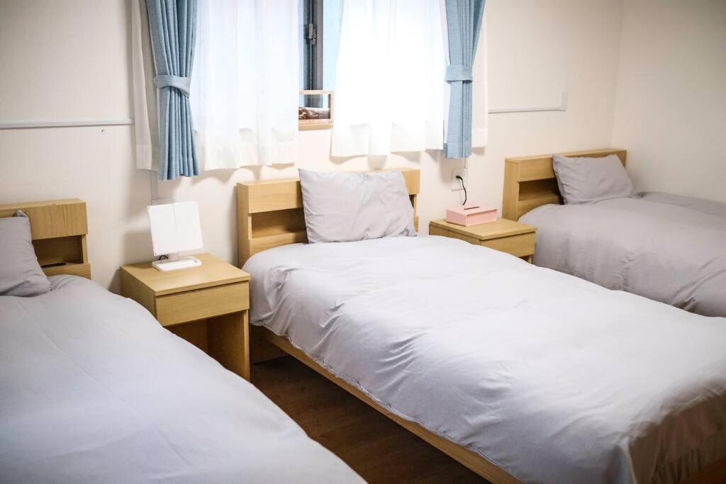 Villa 【color Inn】难波站、高岛屋步行5分钟，新装修独栋别墅150平4房可住11人，空间宽敞设施齐全，八阪神社步行1分钟