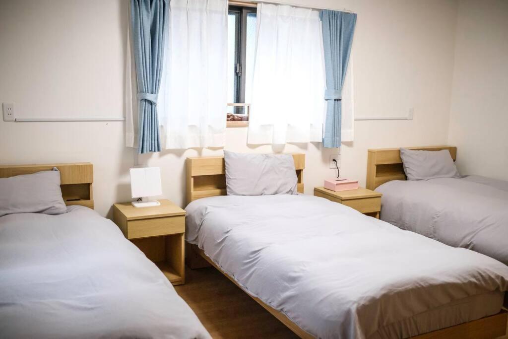 【color Inn】难波站、高岛屋步行5分钟，新装修独栋别墅150平4房可住11人，空间宽敞设施齐全，八阪神社步行1分钟 Villa *