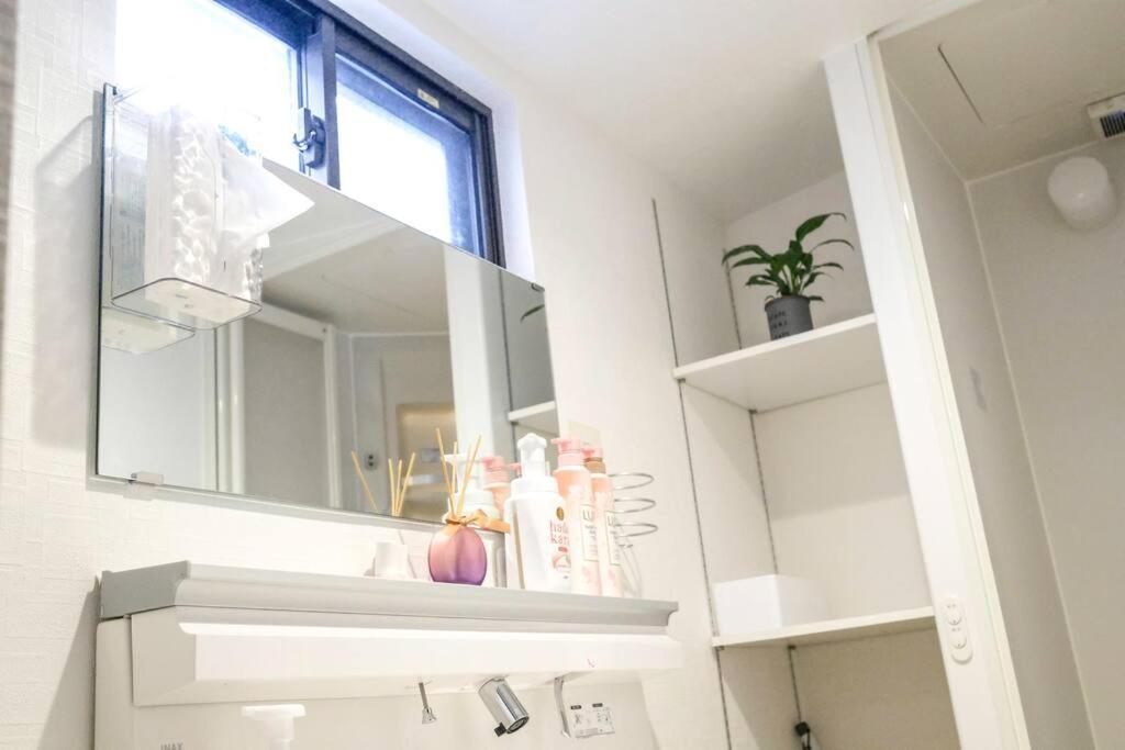 Villa 【color Inn】难波站、高岛屋步行5分钟，新装修独栋别墅150平4房可住11人，空间宽敞设施齐全，八阪神社步行1分钟