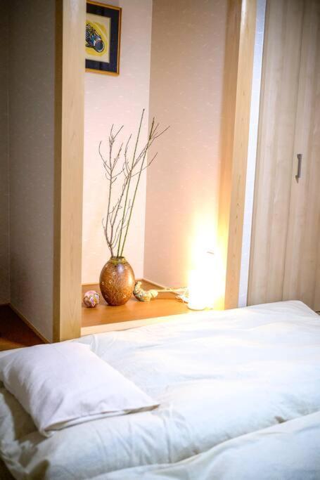 【color Inn】难波站、高岛屋步行5分钟，新装修独栋别墅150平4房可住11人，空间宽敞设施齐全，八阪神社步行1分钟 Osaka