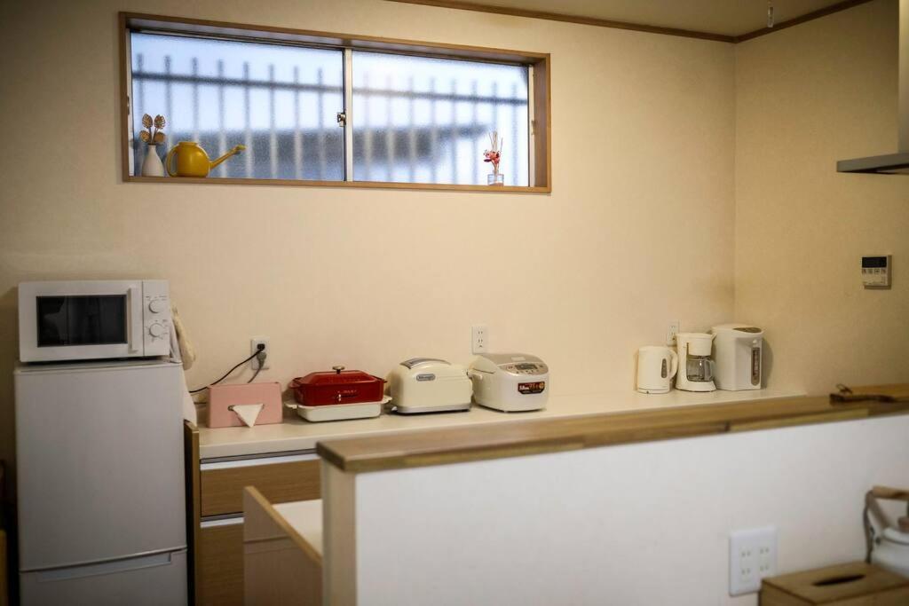 Villa 【color Inn】难波站、高岛屋步行5分钟，新装修独栋别墅150平4房可住11人，空间宽敞设施齐全，八阪神社步行1分钟 *