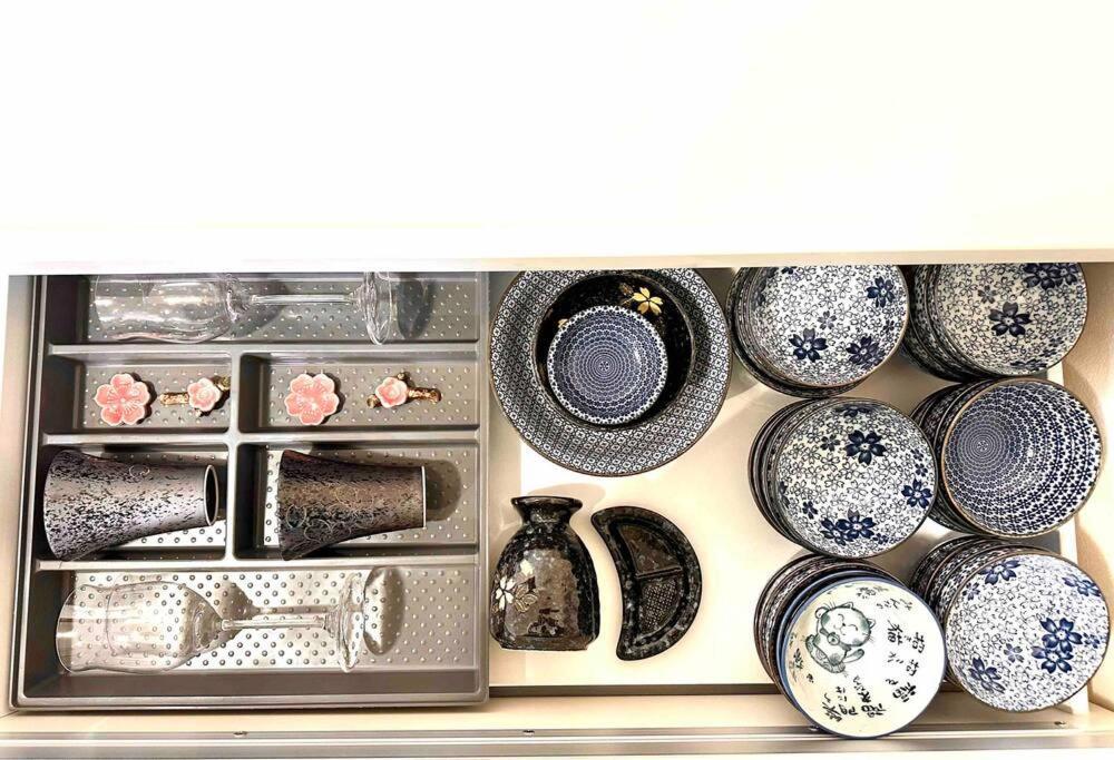 Villa 【color Inn】难波站、高岛屋步行5分钟，新装修独栋别墅150平4房可住11人，空间宽敞设施齐全，八阪神社步行1分钟