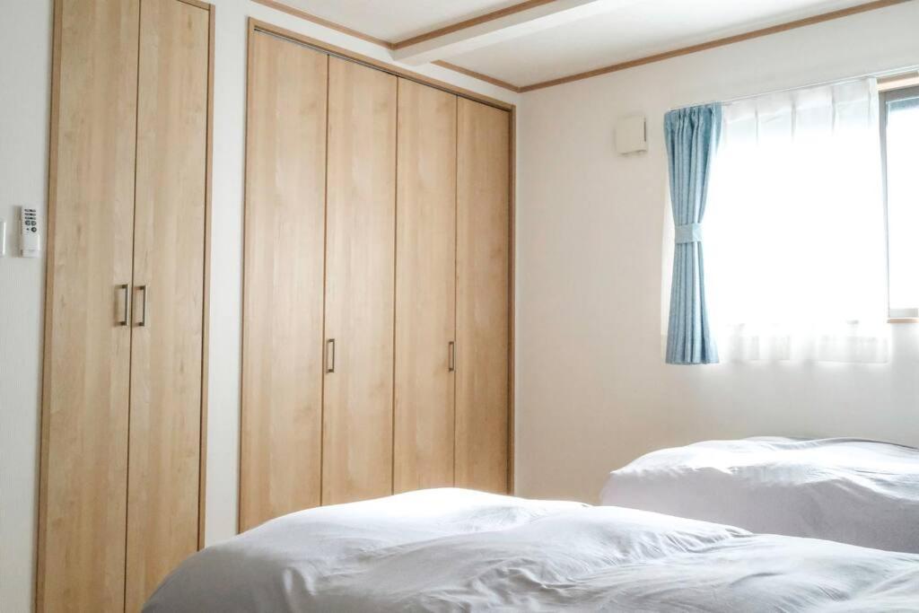 【color Inn】难波站、高岛屋步行5分钟，新装修独栋别墅150平4房可住11人，空间宽敞设施齐全，八阪神社步行1分钟 Villa *
