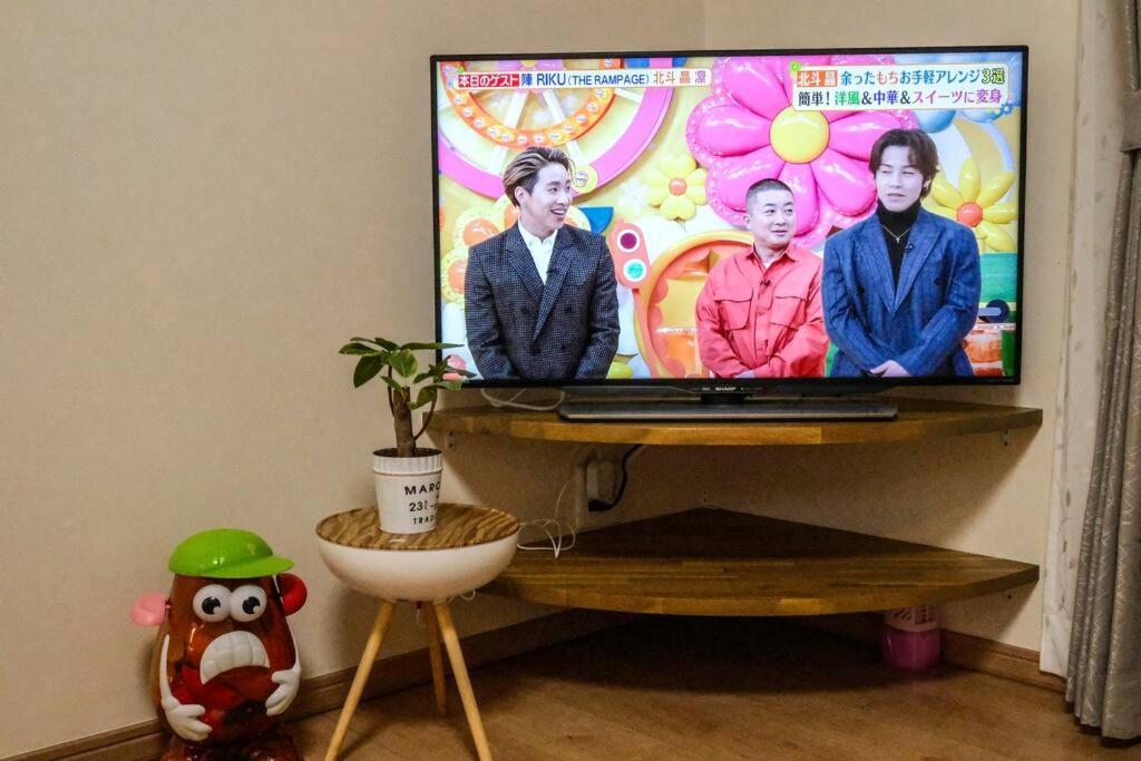 【color Inn】难波站、高岛屋步行5分钟，新装修独栋别墅150平4房可住11人，空间宽敞设施齐全，八阪神社步行1分钟 Villa