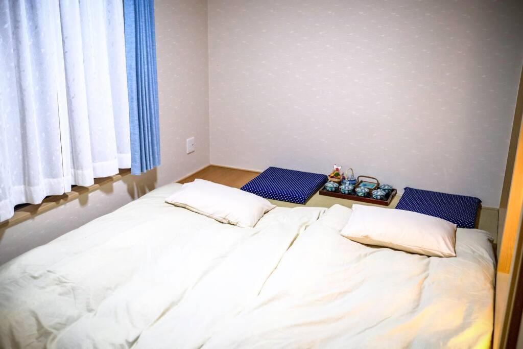 Villa 【color Inn】难波站、高岛屋步行5分钟，新装修独栋别墅150平4房可住11人，空间宽敞设施齐全，八阪神社步行1分钟