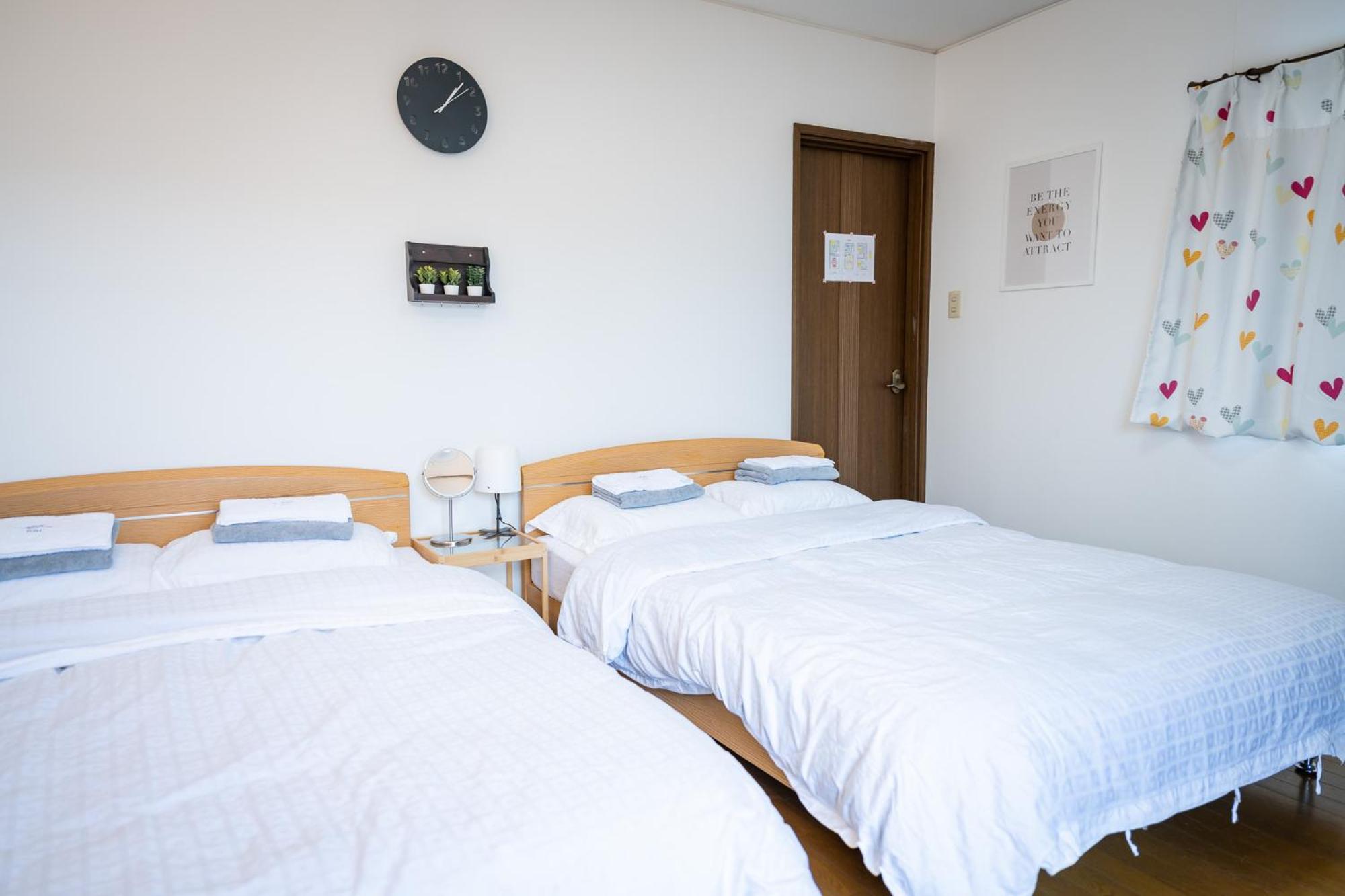 Holiday home 大阪市東成区一軒家貸し切りファミリー向け小型車のみ無料駐車場可private For Families, Small Car Free Parking独栋可停小车