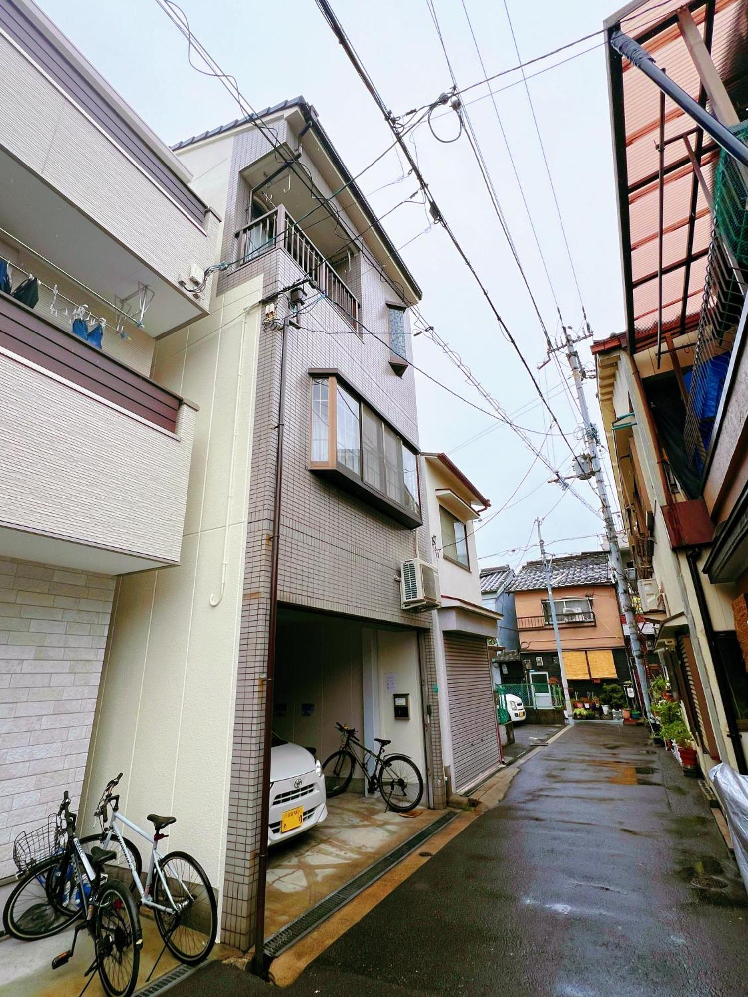 Holiday home 大阪市東成区一軒家貸し切りファミリー向け小型車のみ無料駐車場可private For Families, Small Car Free Parking独栋可停小车 *