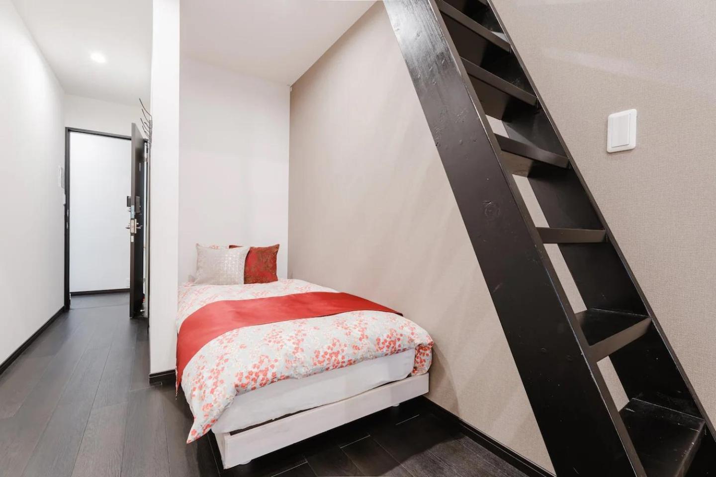 Holiday home New-130m2 With 5toilets & 4 Showers-namba And Usj Nearby *