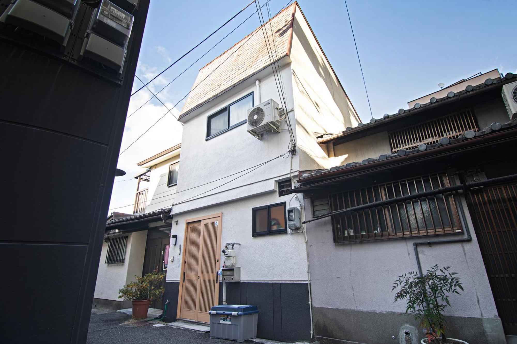 山house中津 最大10人 中津駅まで徒歩6分 梅田まで電車4分行ける！　 * Osaka