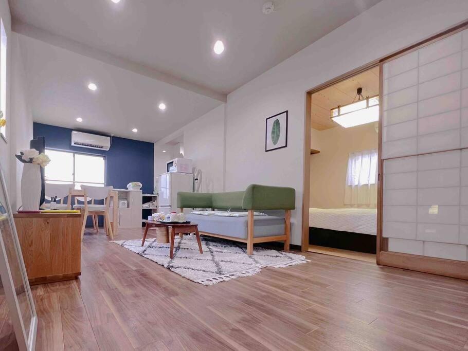 Holiday home 【夢の宿2号館】201 近天王寺近铁百货qsmal购物便利日本桥10分钟左右车程 Osaka